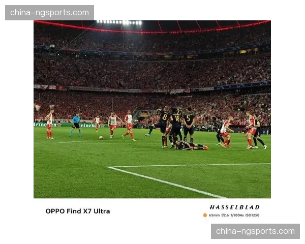 镜头捕捉：看台上拜仁球迷与多特蒙德球迷发生小规模冲突，安保迅速介入